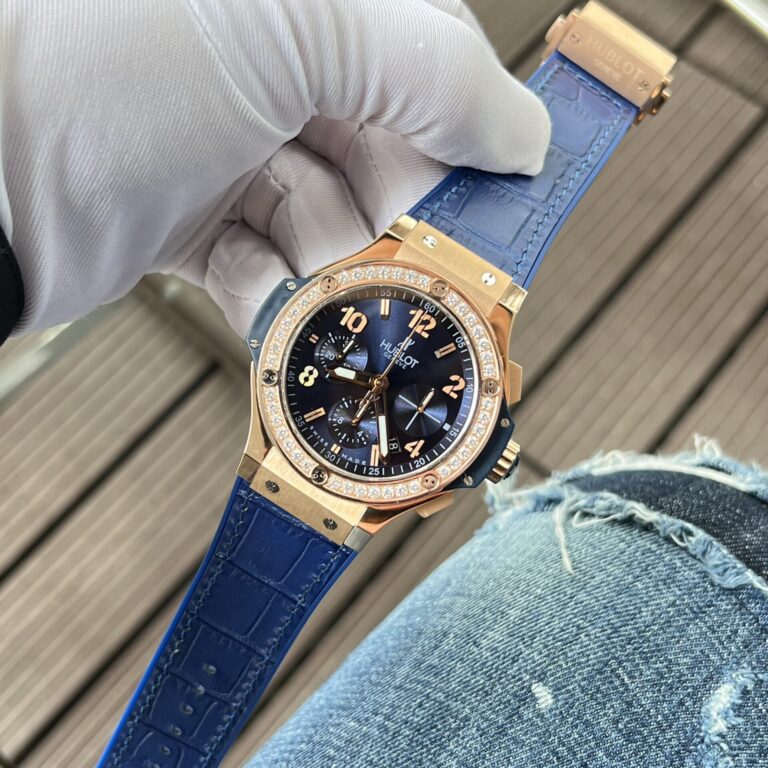 The Hublot Big Bang Chronograph King Gold Blue 44mm dazzle